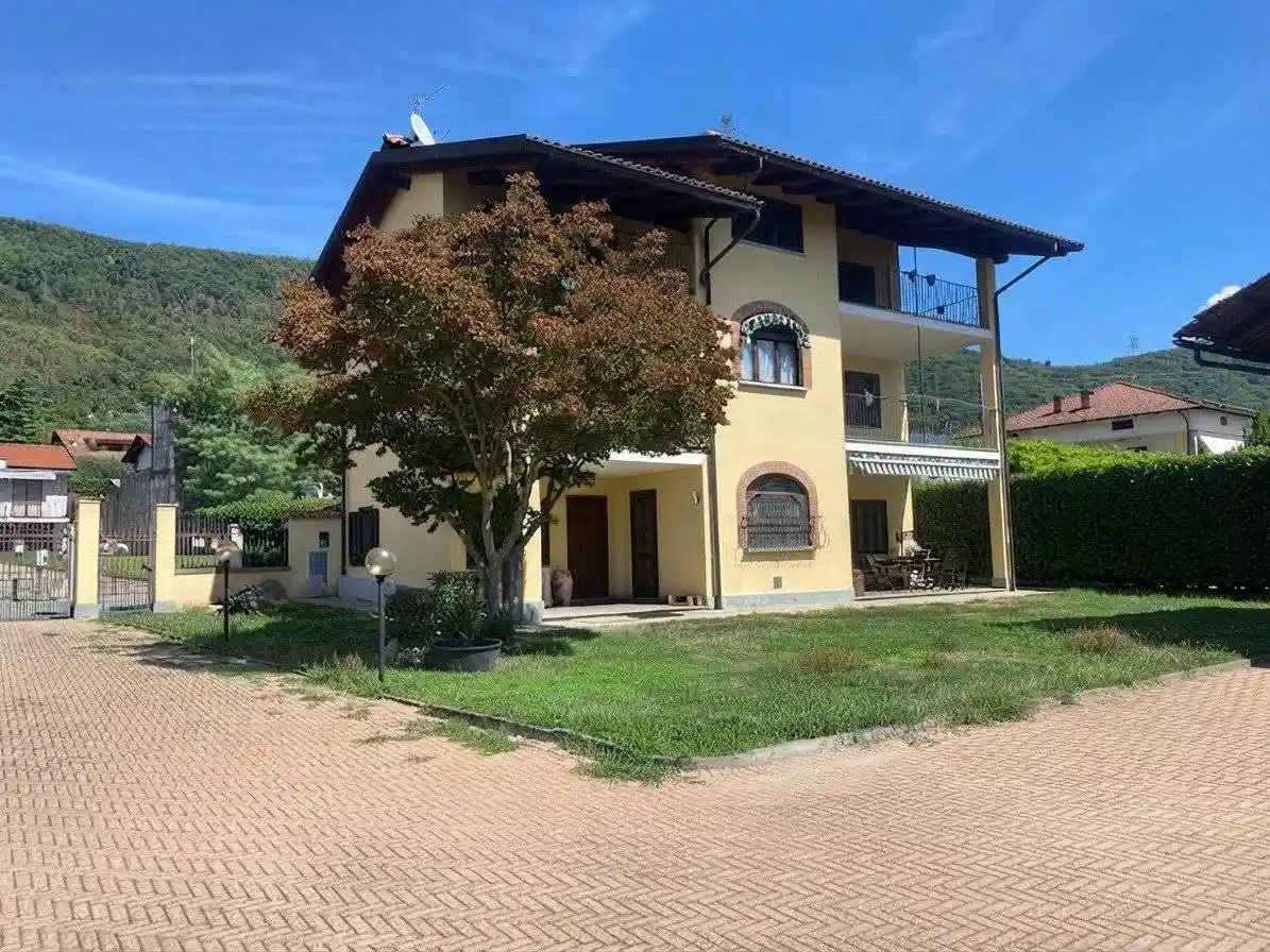 Villa in vendita a Palazzo Canavese