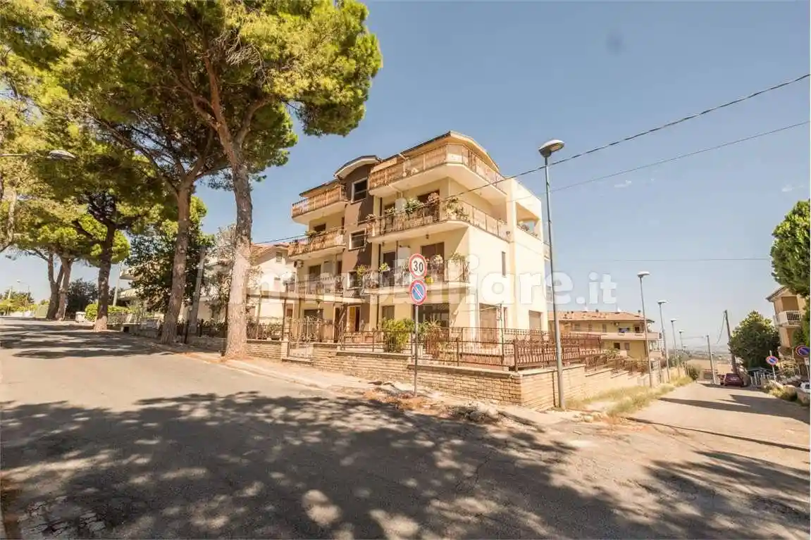 Appartamento in vendita a Loreto Aprutino