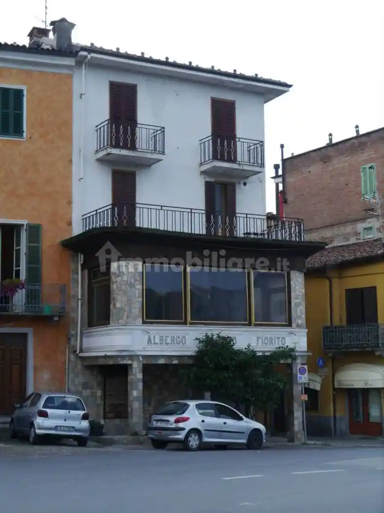 Palazzo - Edificio in vendita a Dogliani
