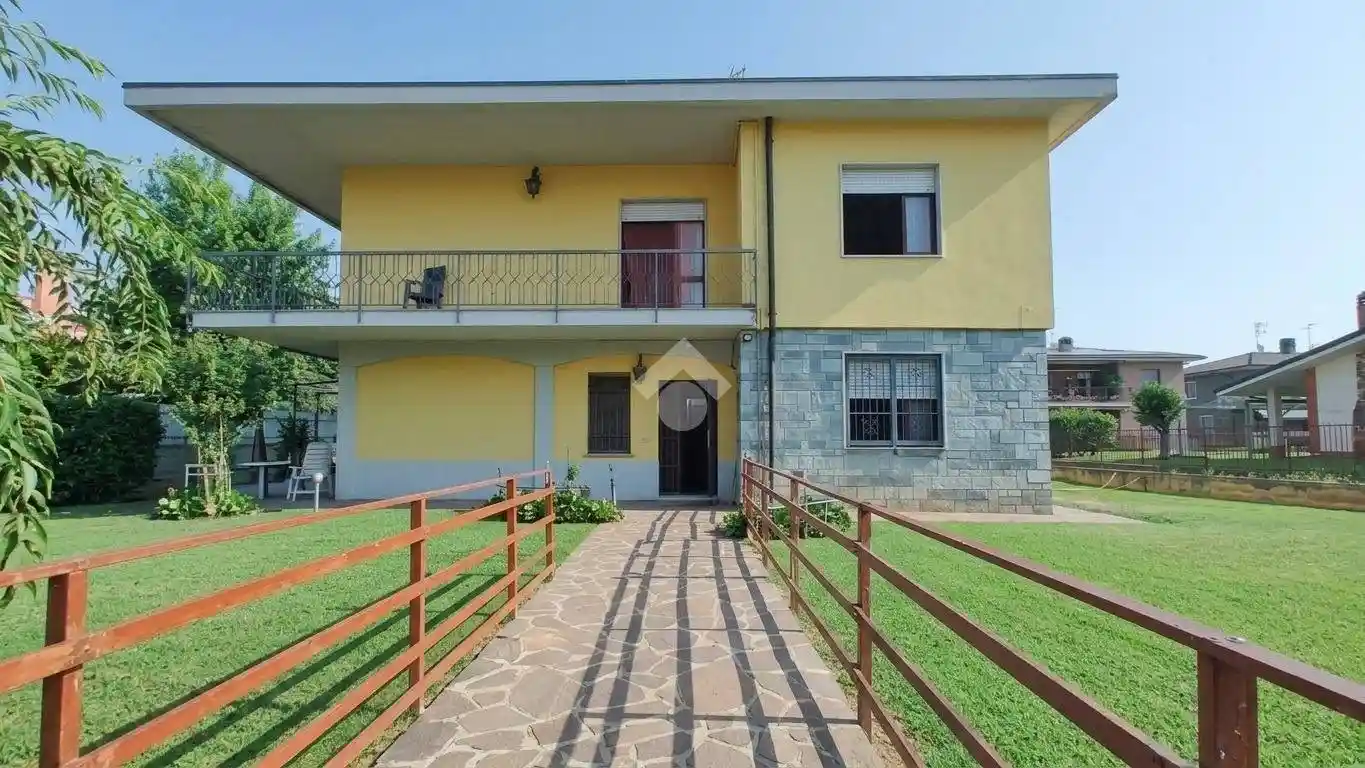 Villa in vendita a Cassano d'Adda