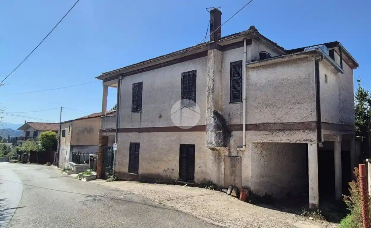 Casa indipendente in vendita a Frosinone
