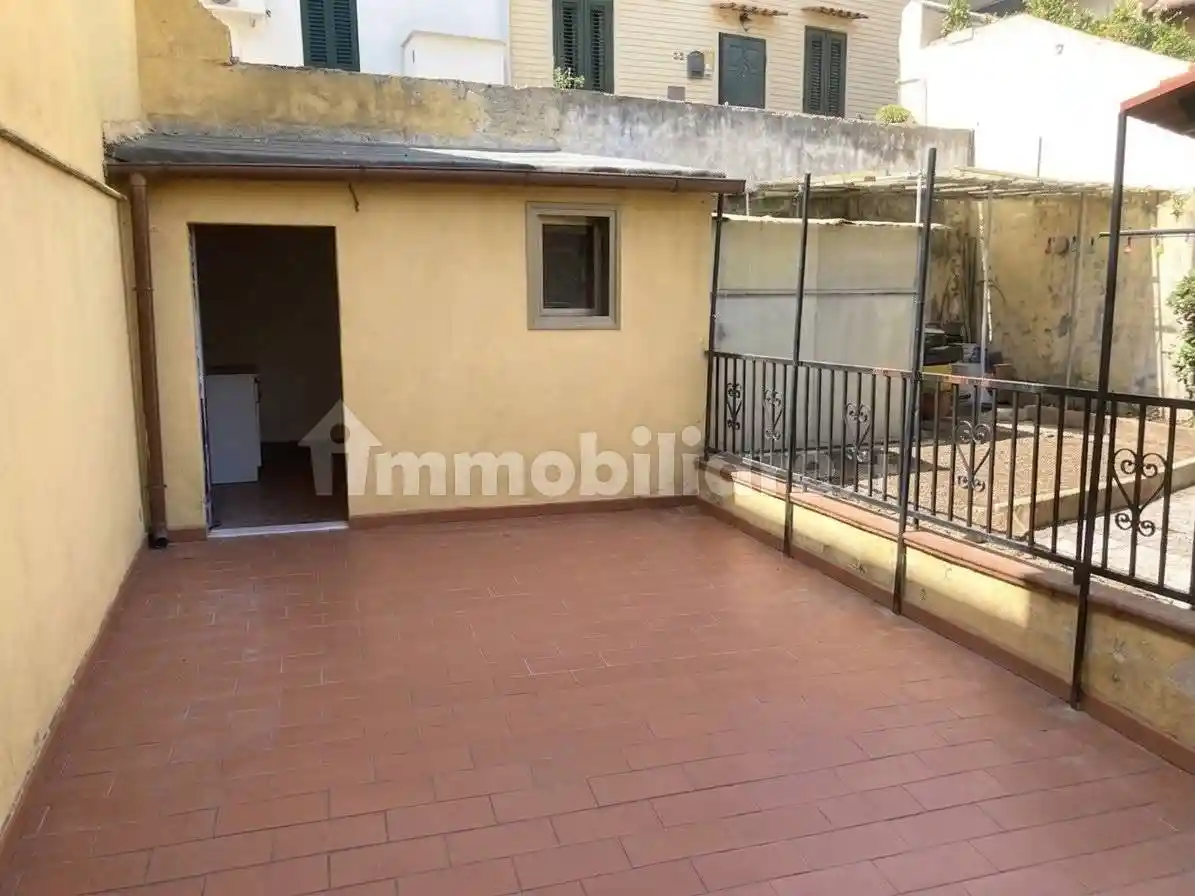 Casa indipendente in vendita a Prato