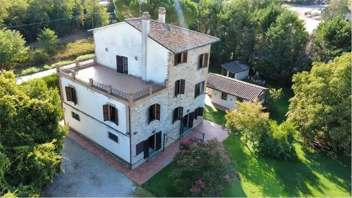 Rustico - Casale in vendita a Todi