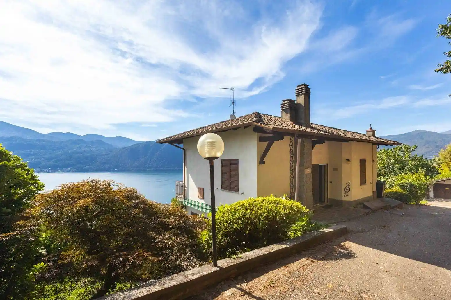 Villa in vendita a Miasino