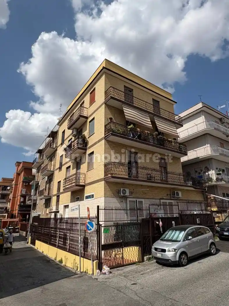 Palazzo - Edificio in vendita a Roma