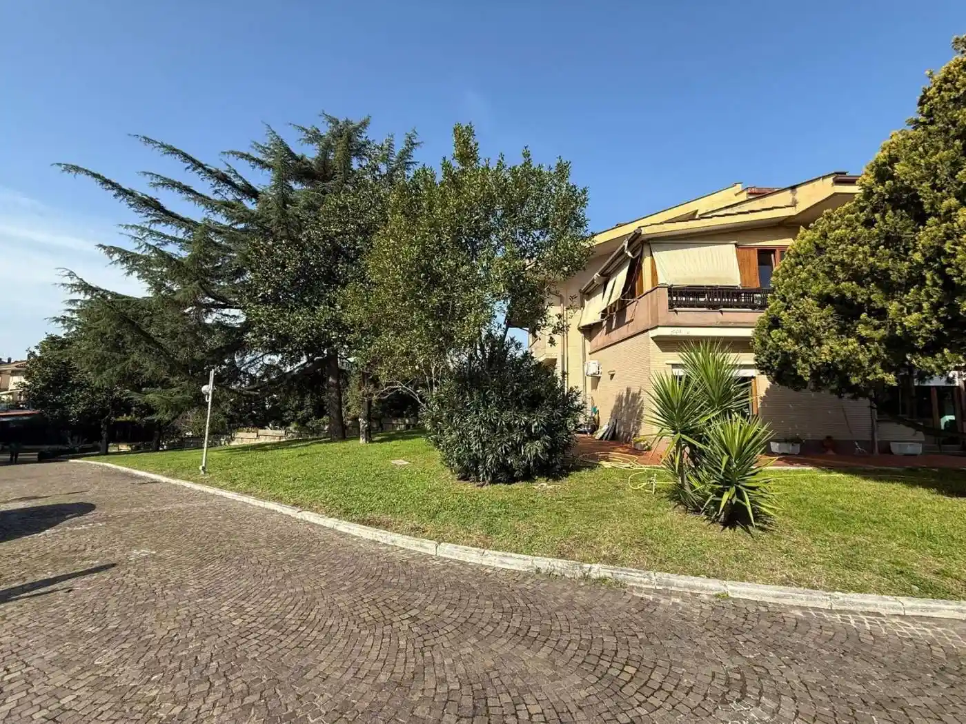 Palazzo - Edificio in vendita a Roma