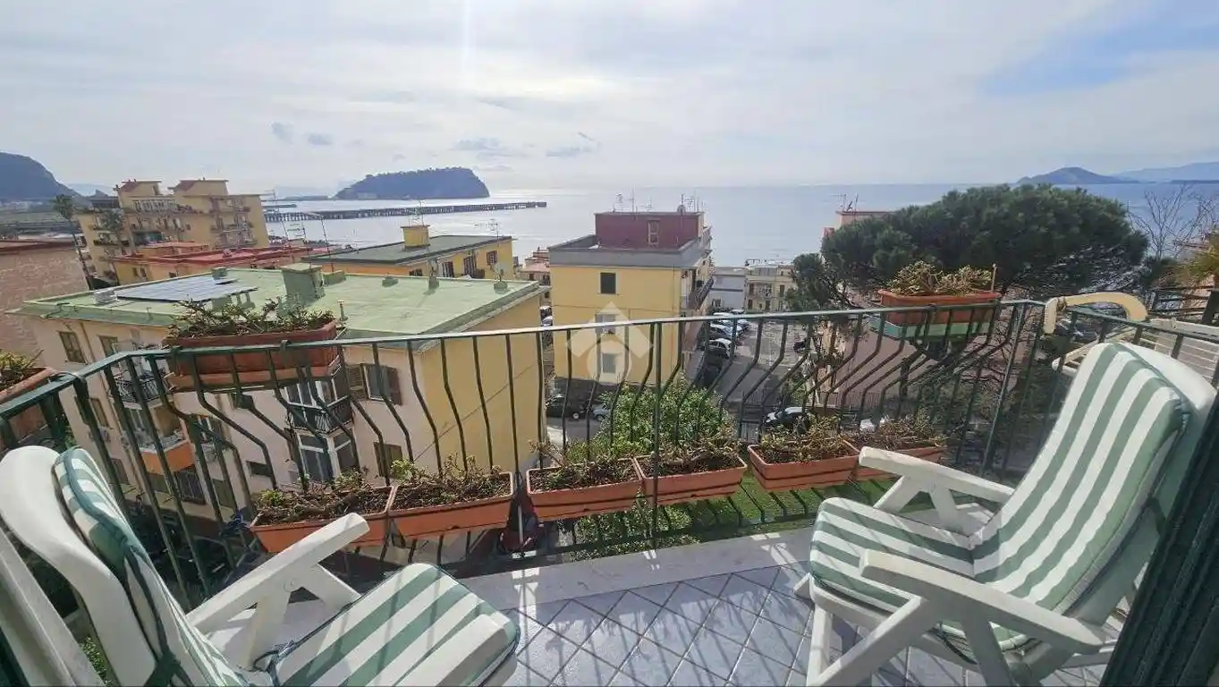 Appartamento in vendita a Napoli