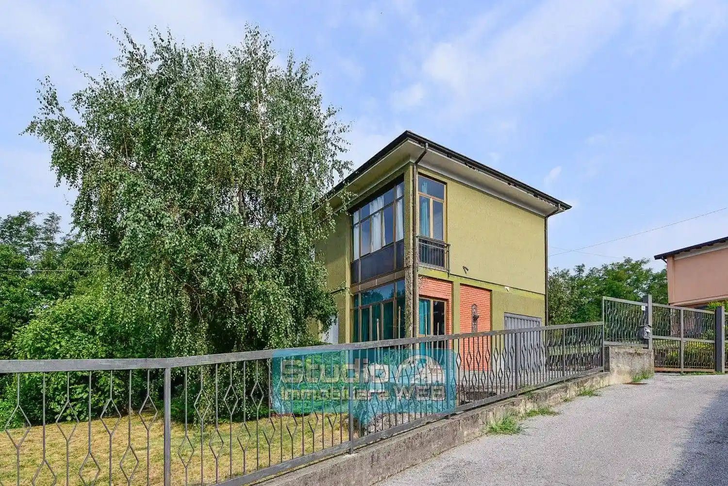 Villa in vendita a Longone al Segrino