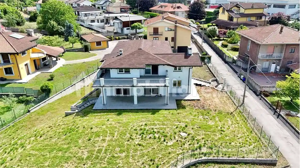 Villa in vendita a Borgomanero