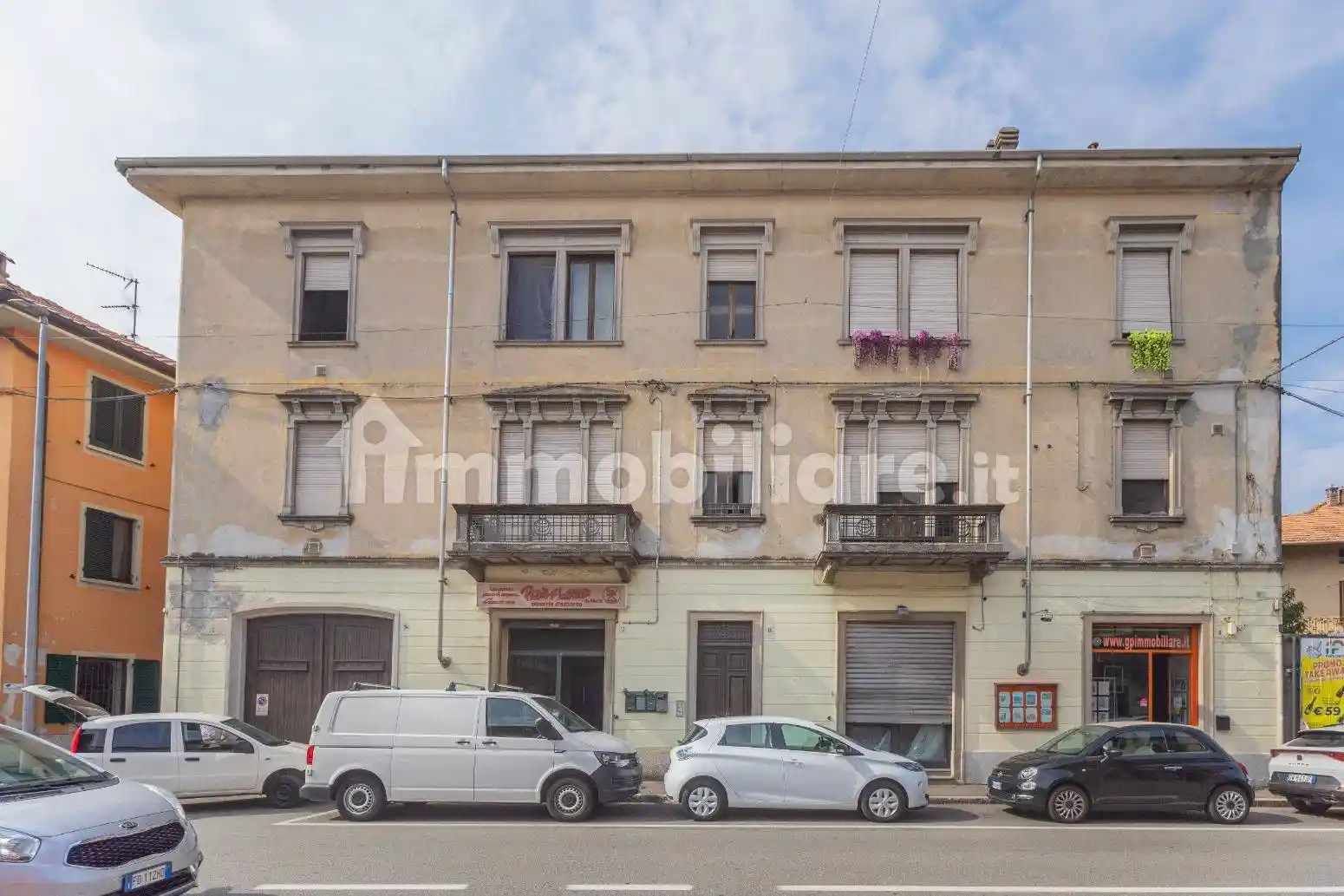 Palazzo - Edificio in vendita a Borgomanero