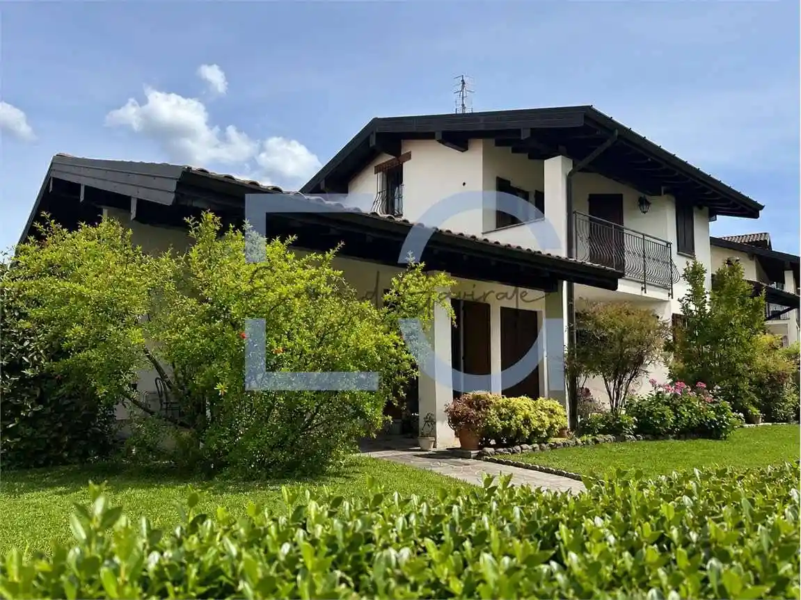 Villa in vendita a Gavirate