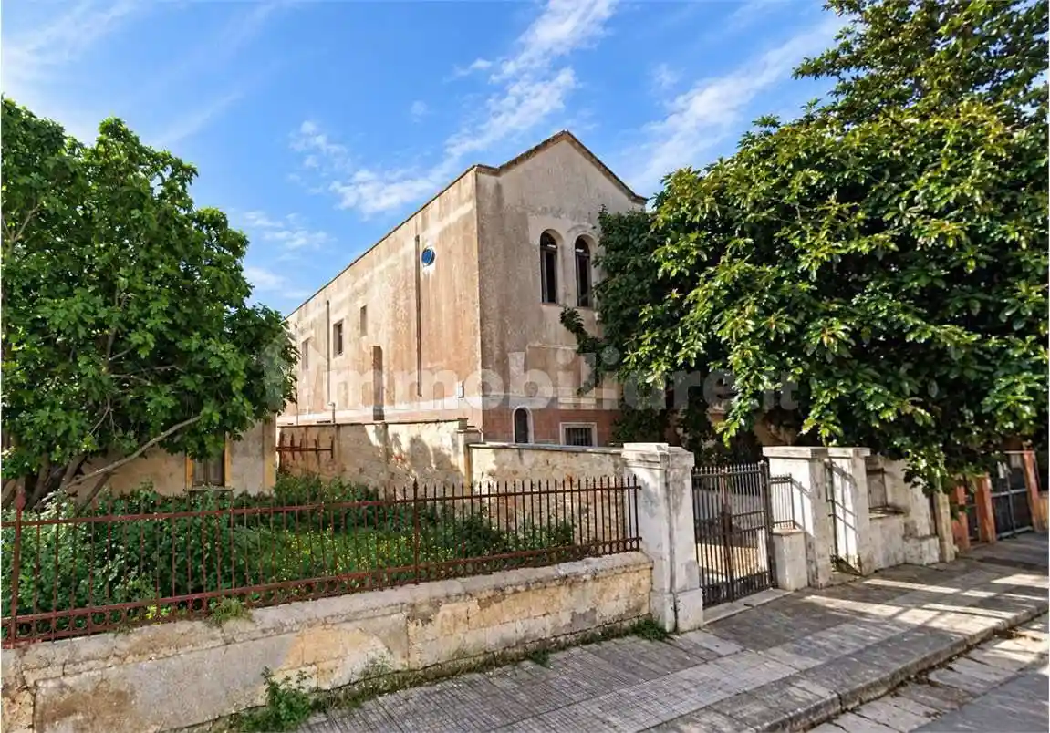 Palazzo - Edificio in vendita a Brindisi
