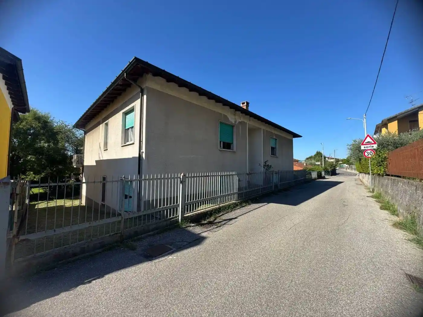 Villa in vendita a Gavirate