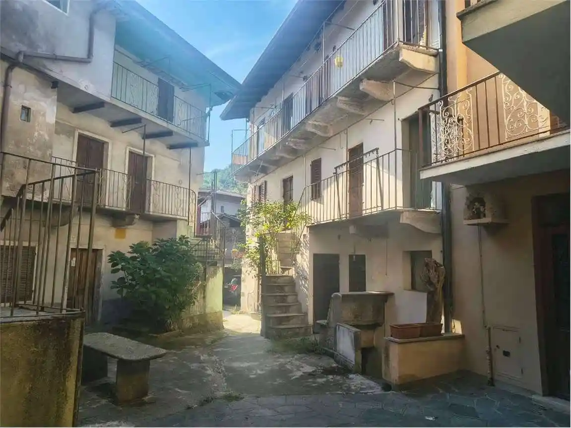 Appartamento in vendita a Cambiasca
