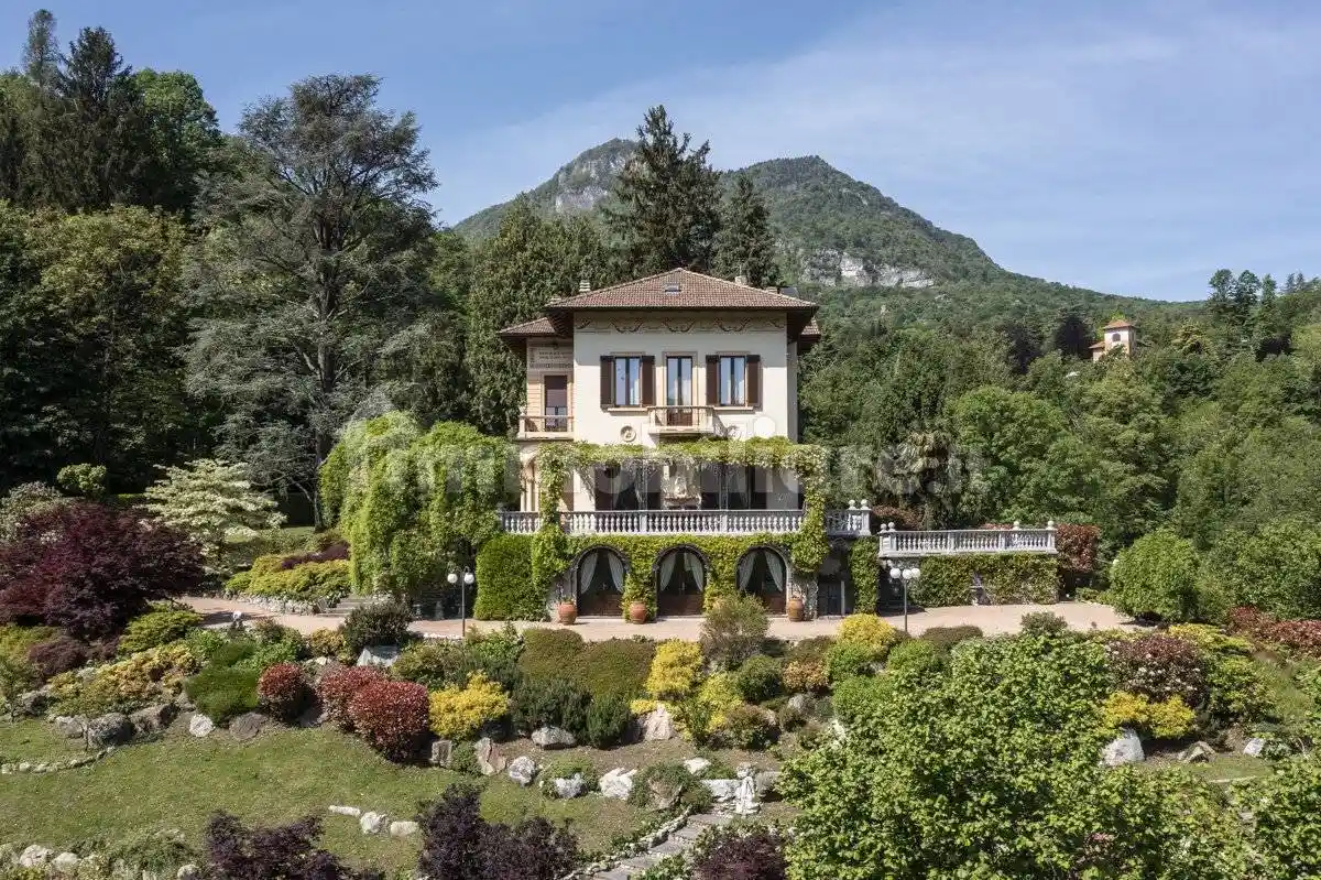 Villa in vendita a Cassano Valcuvia