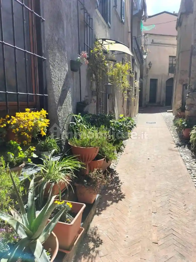 Casa indipendente in vendita a Toirano