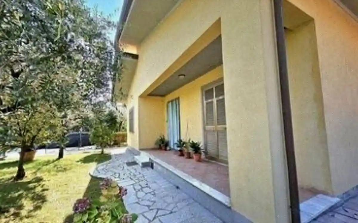 Casa indipendente in vendita a Massa