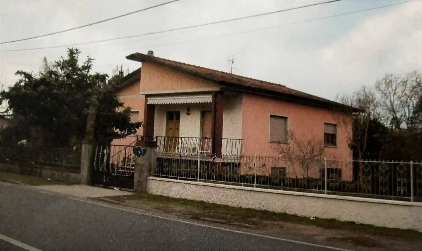 Casa indipendente in vendita a Massa