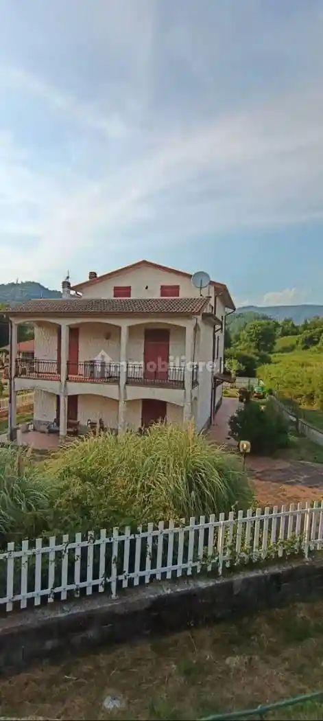 Villa in vendita a Beverino