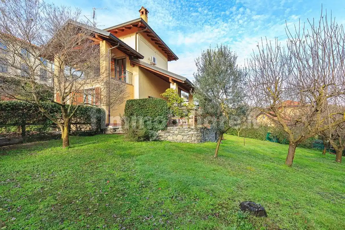 Villa in vendita a Oleggio Castello
