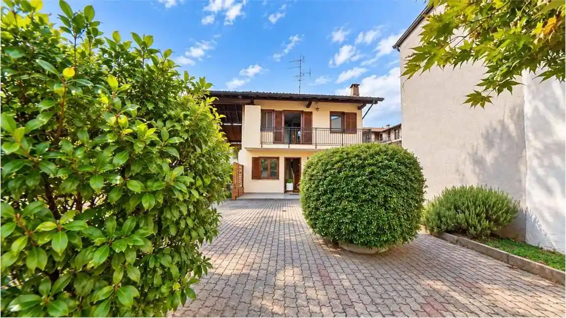 Casa indipendente in vendita a Bellinzago Novarese