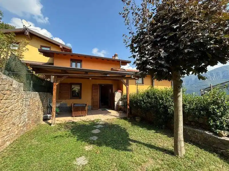Appartamento in vendita a Bianzano