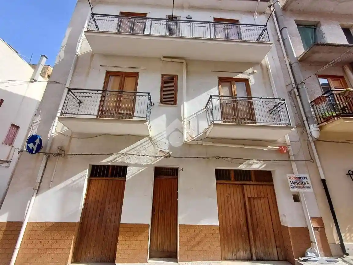 Palazzo - Edificio in vendita a Castellammare del Golfo