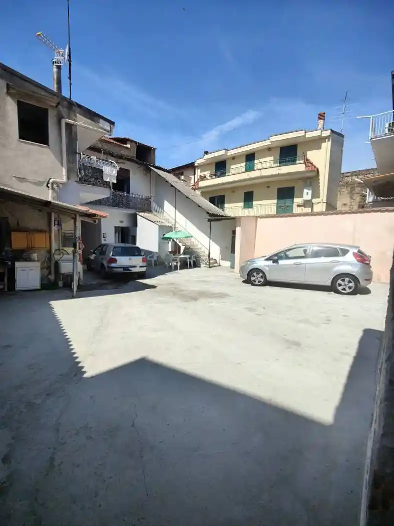 Palazzo - Edificio in vendita a Cesa
