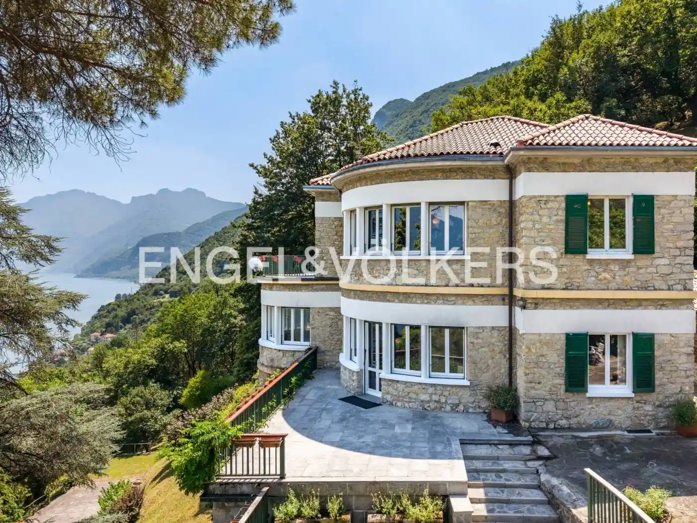 Villa in vendita a Oliveto Lario