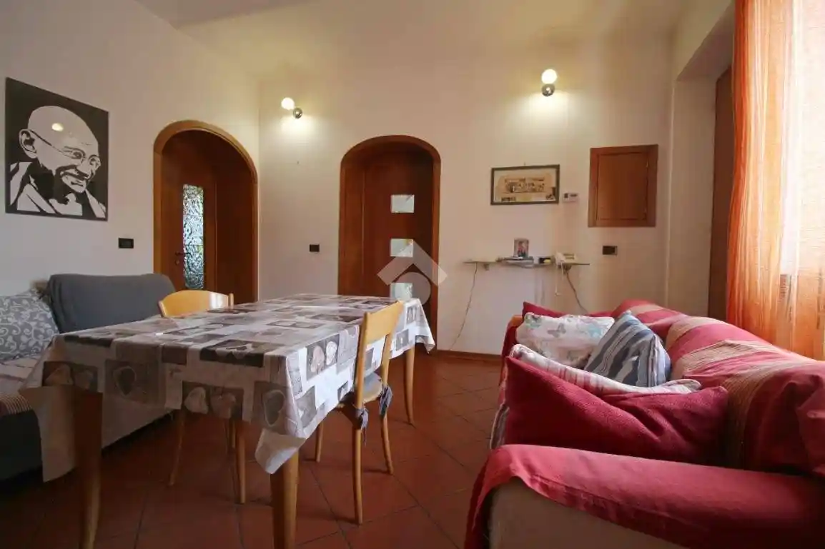 Rustico - Casale in vendita a Prato