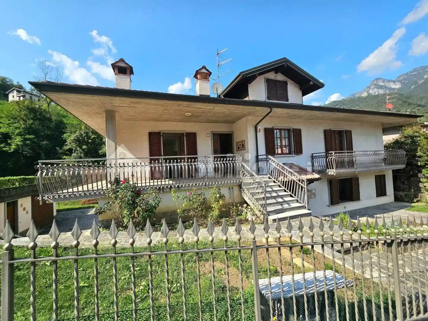 Villa in vendita a Val Brembilla