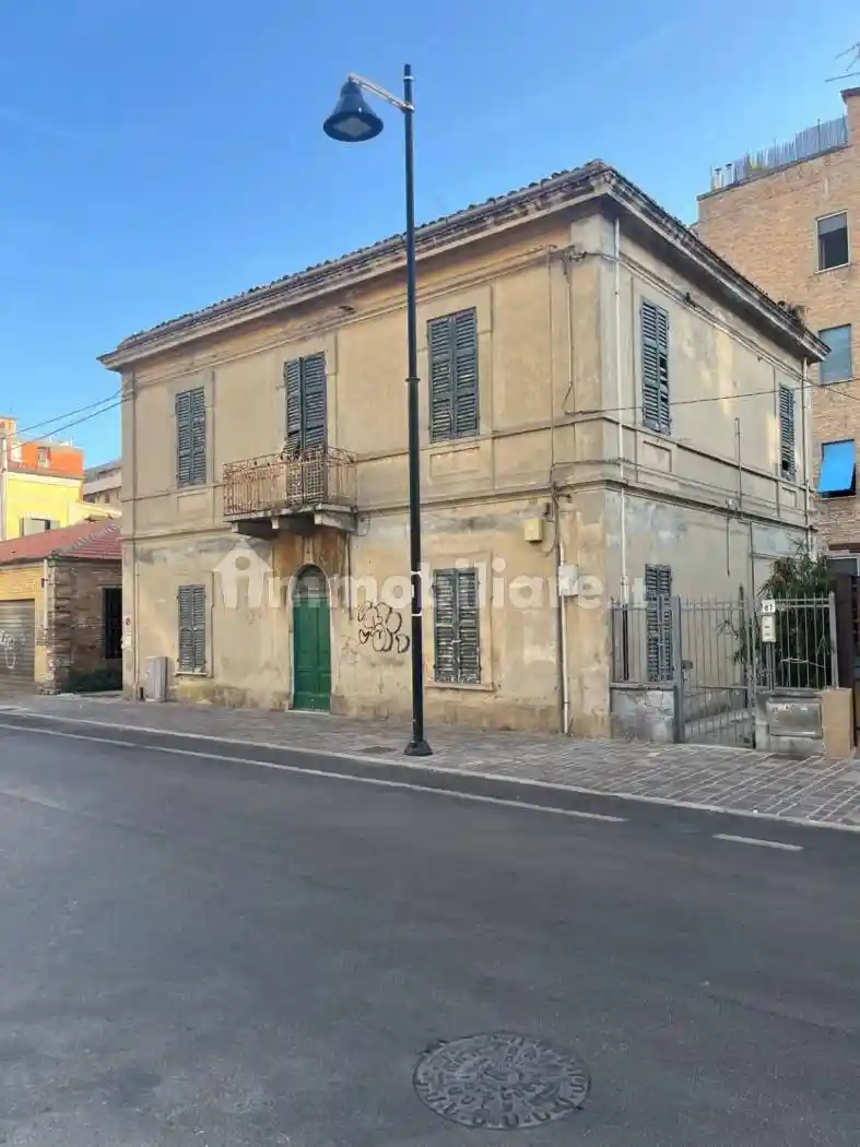 Palazzo - Edificio in vendita a Pescara