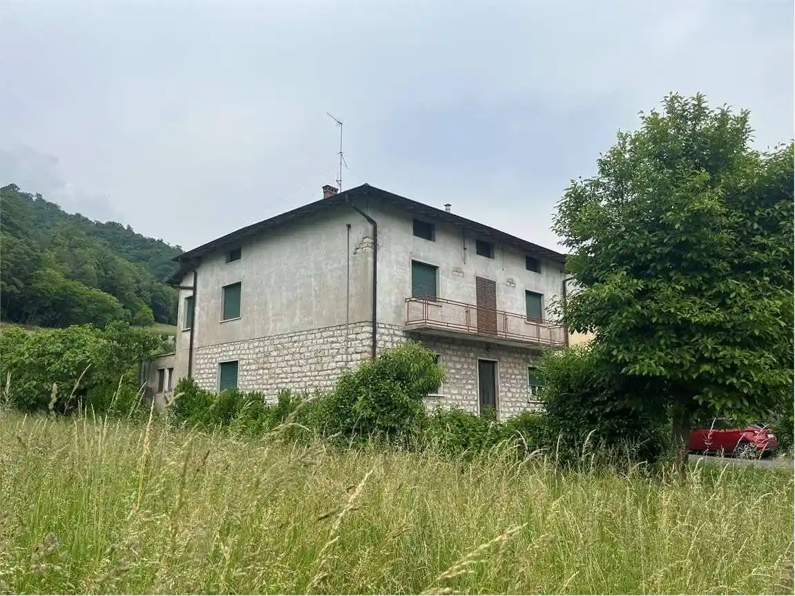 Villa in vendita a Zandobbio