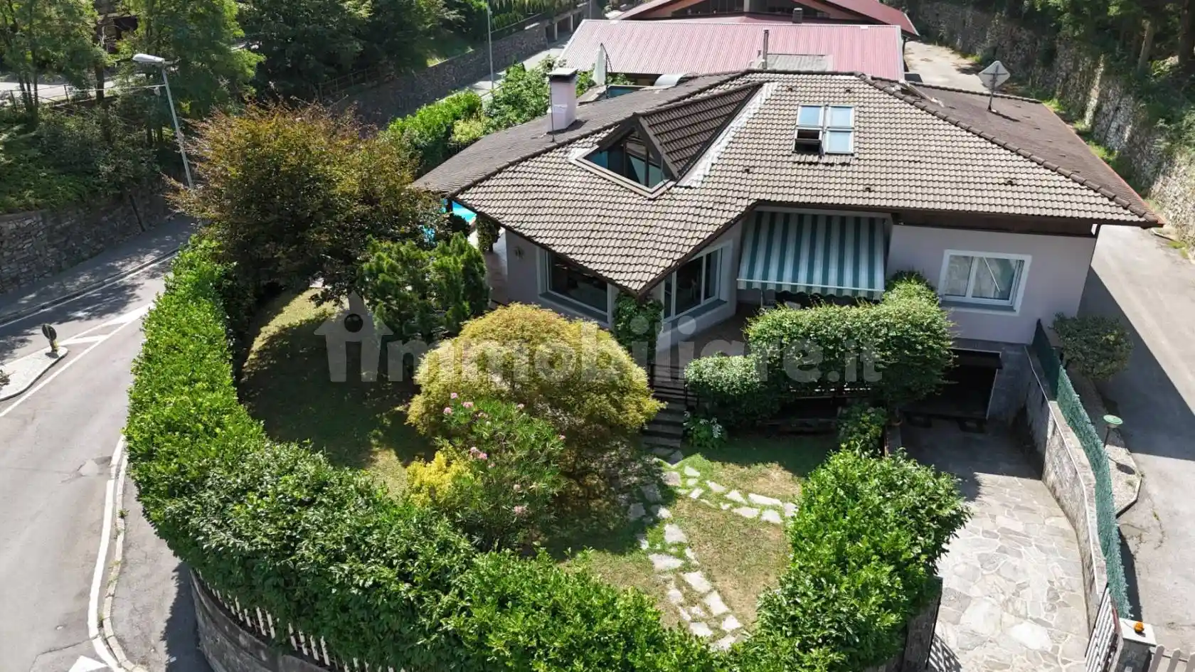 Villa in vendita a Canzo