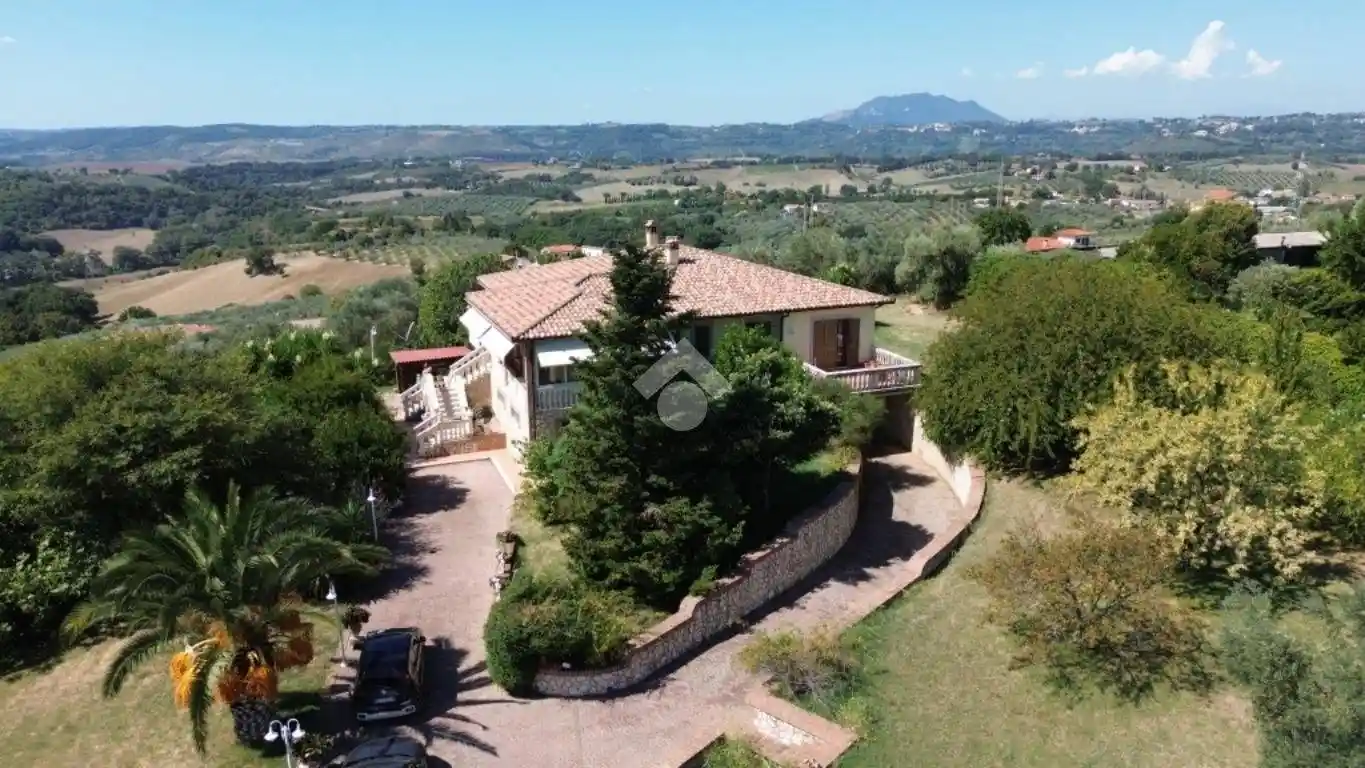 Villa in vendita a Montopoli di Sabina