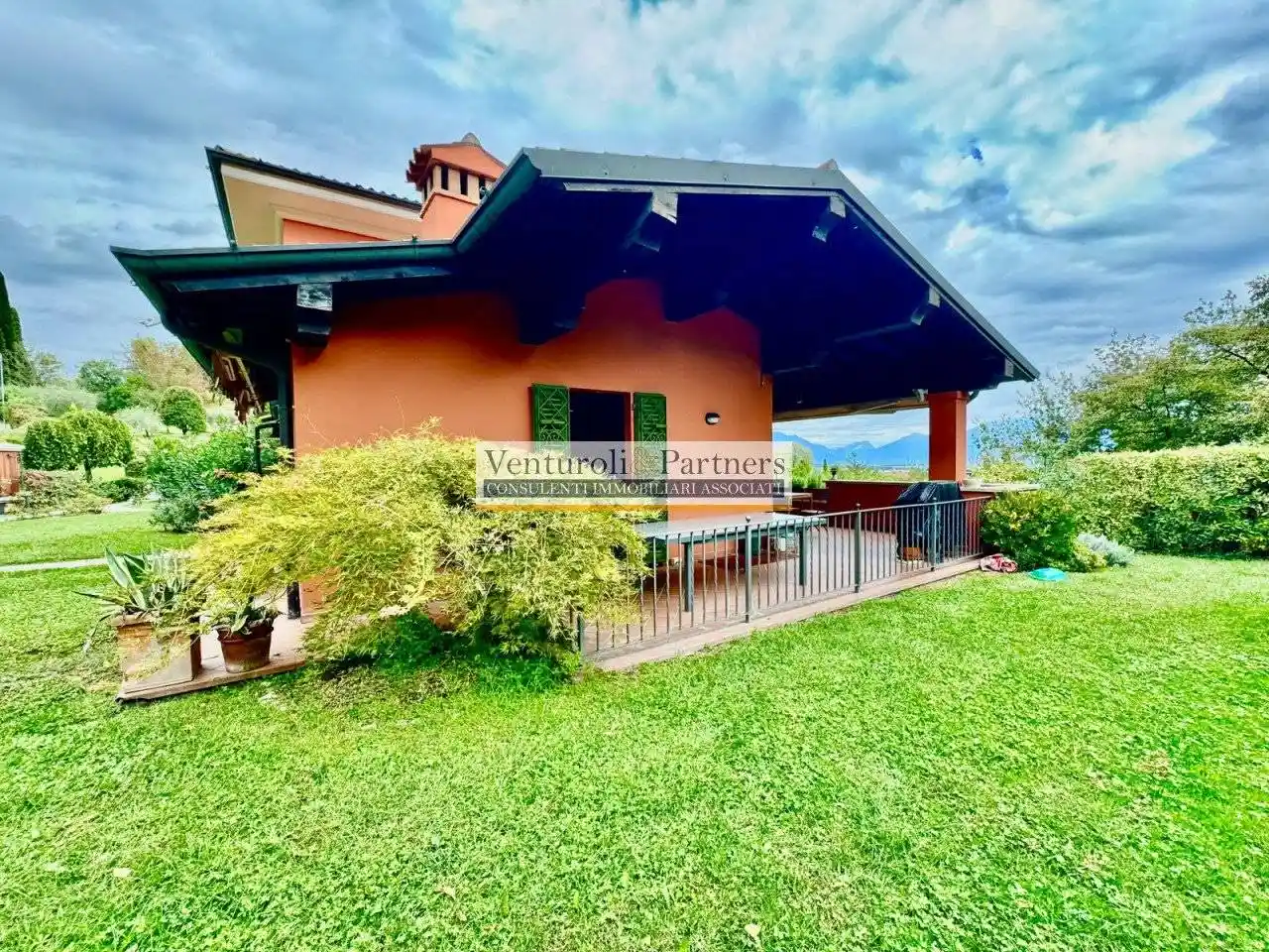 Villa in vendita a Soiano del Lago