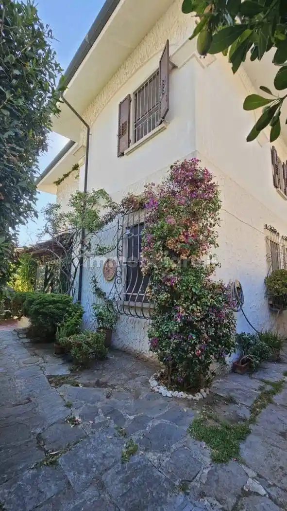 Villa in vendita a Viareggio