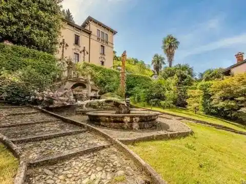 Villa in vendita a Porto Ceresio