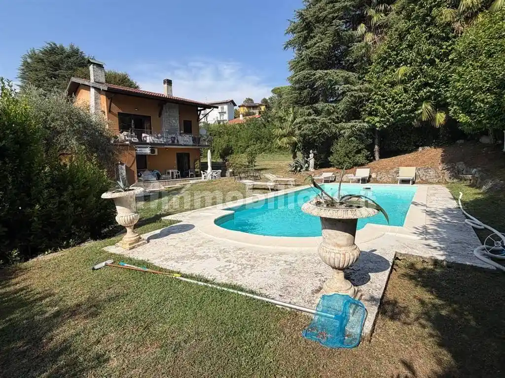 Villa in vendita a Leggiuno