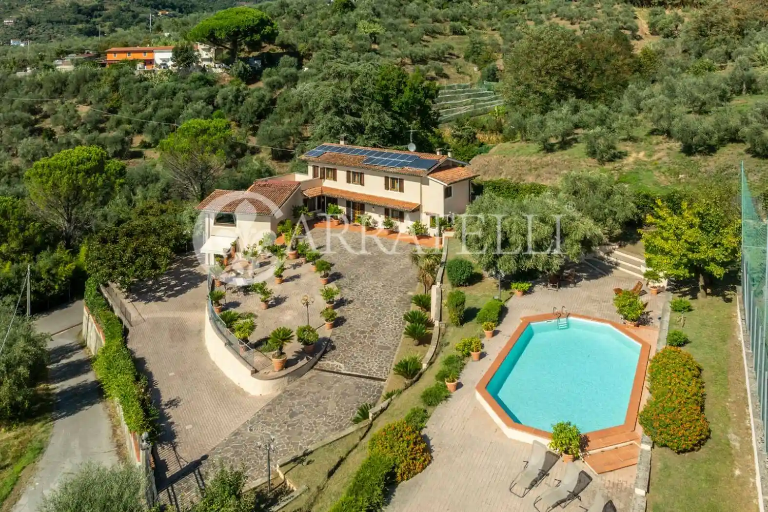 Villa in vendita a Massa e Cozzile