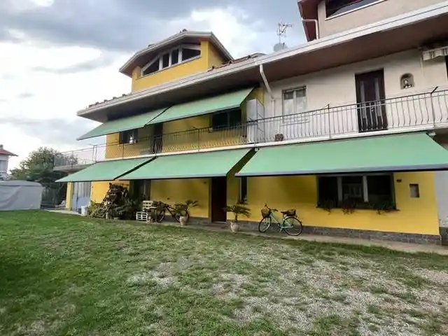Casa indipendente in vendita a Ferno