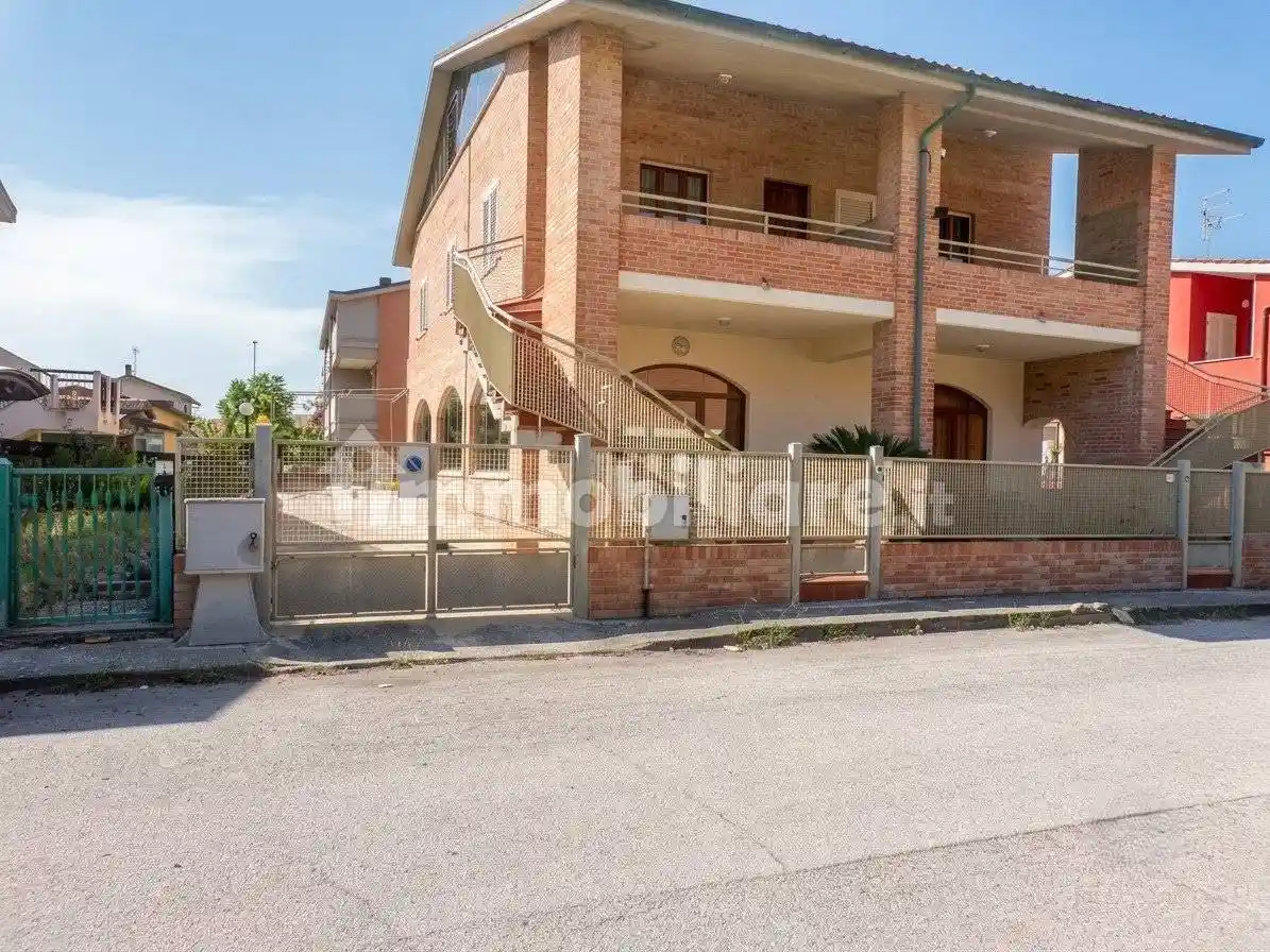 Villa in vendita a Falconara Marittima