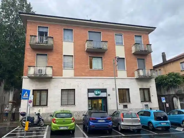Appartamento in vendita a Barzanò