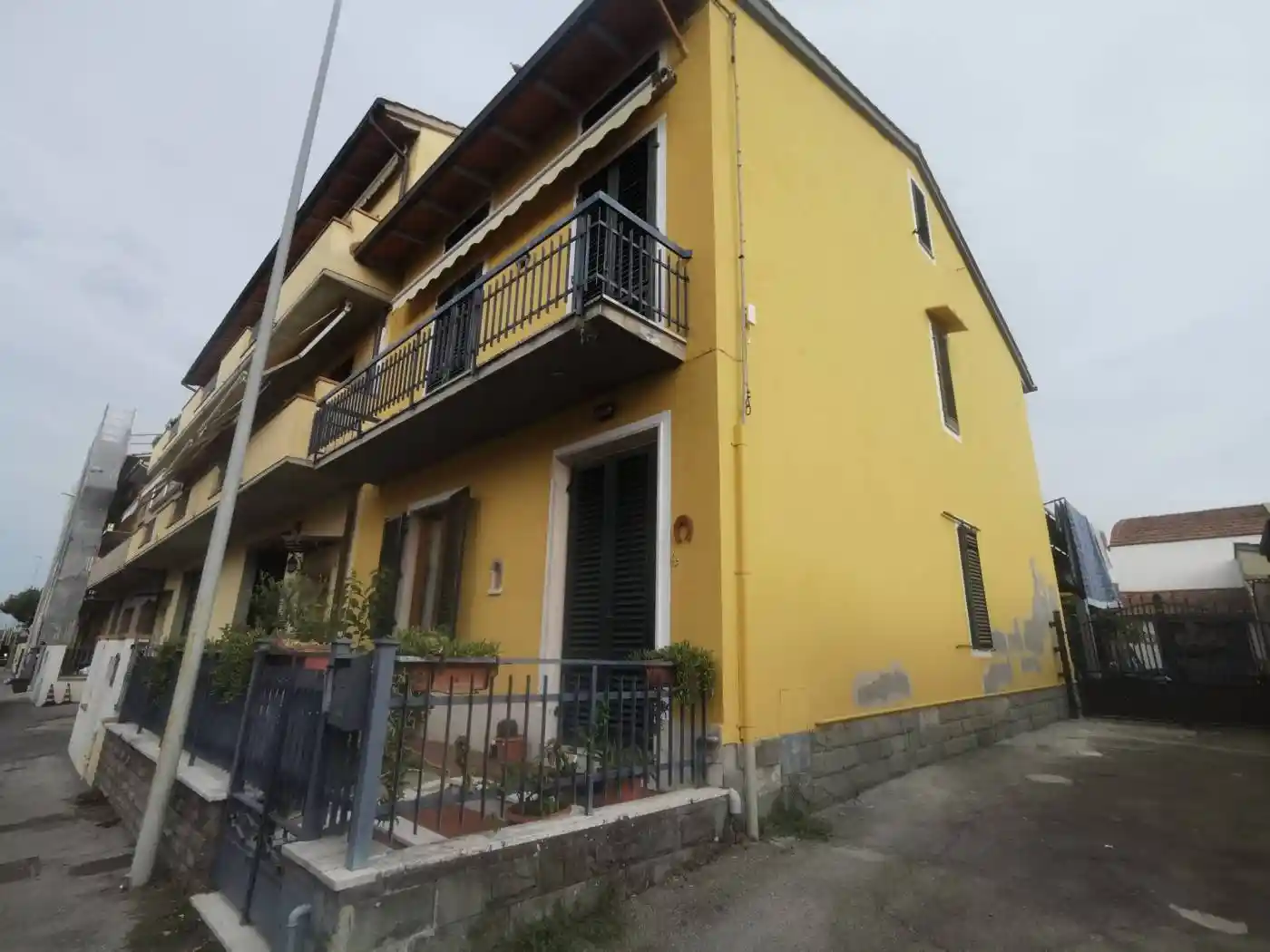 Casa indipendente in vendita a Prato