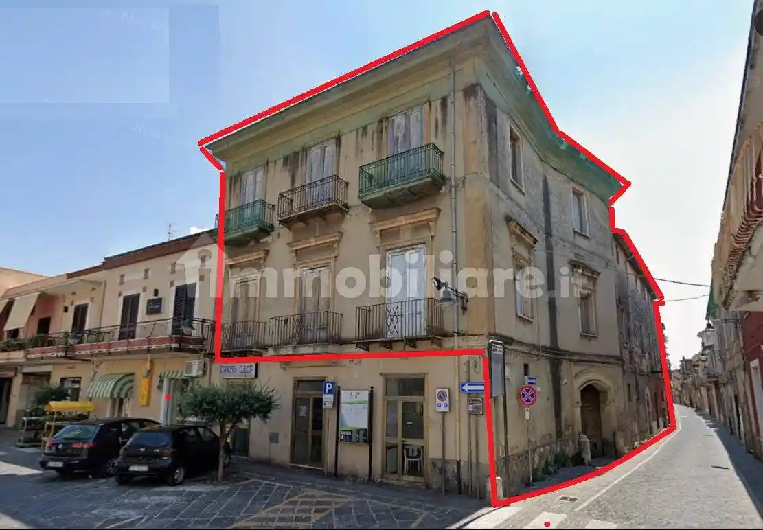 Palazzo - Edificio in vendita a Mondragone