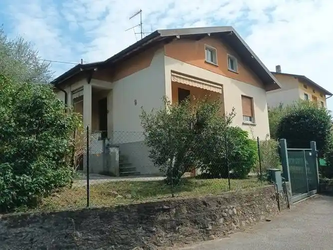 Villa in vendita a Barasso