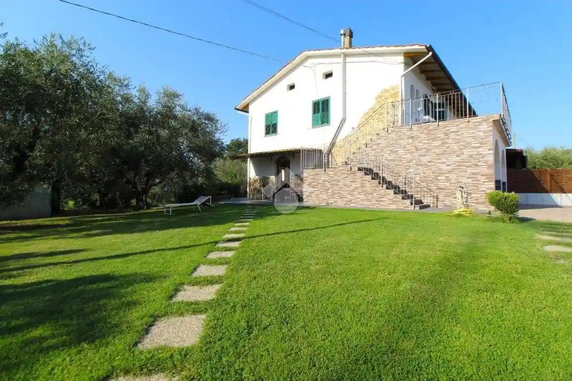 Villa in vendita a Larciano
