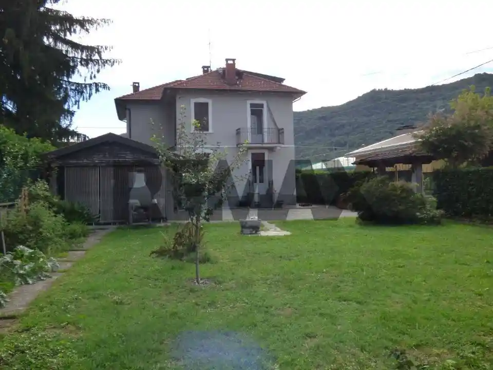 Villa in vendita a Cuveglio