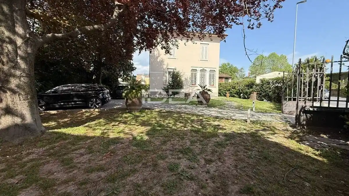 Villa in vendita a Lucca