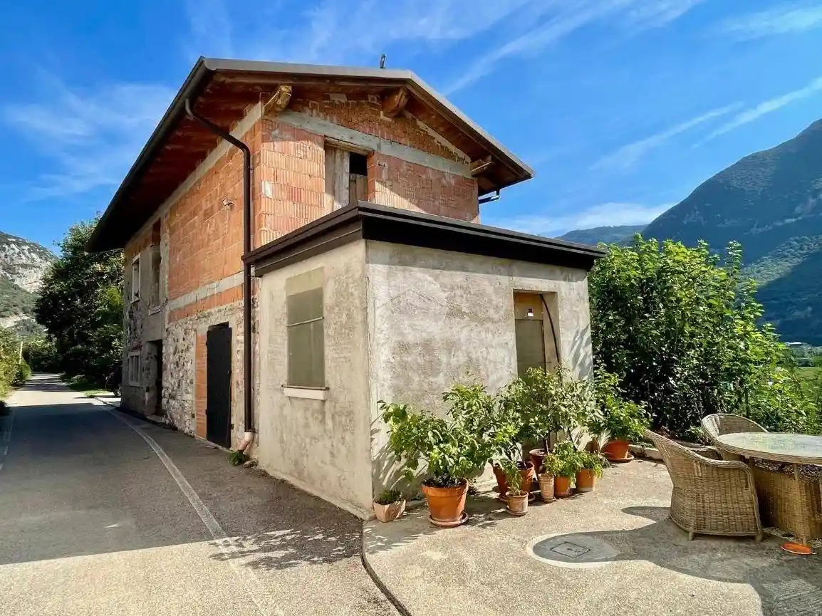 Casa indipendente in vendita a Rivoli Veronese